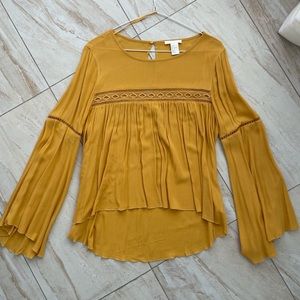 Mustard yellow flowy top